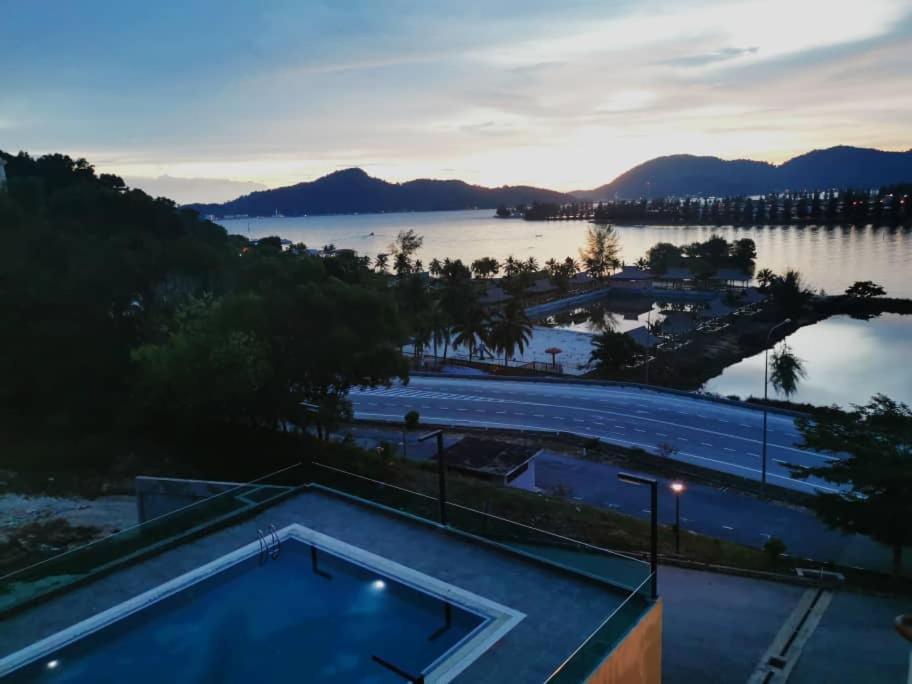 Marina Heights Hotel Residences Lumut Luaran gambar